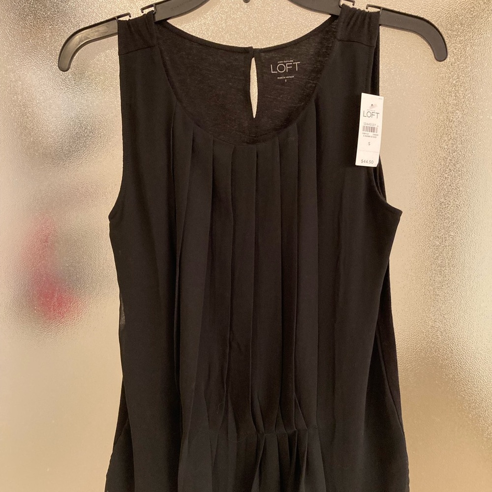 Sleeveless dressy blouse